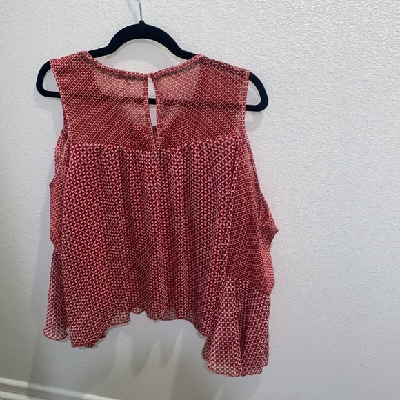 Lucky Brand Cold Shoulder Printed Flutter Sleeve Top - Picture 6 of 6